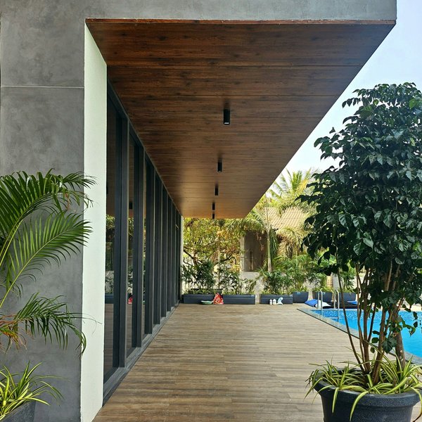 Comment les installations artistiques en plein air transforment-elles les espaces urbains ?